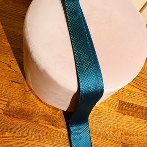 Elegant Blue Patterned Tie